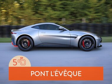 Stage de pilotage : 5 tours sur le circuit de Pont-l'Évêque en Aston-Martin Vantage