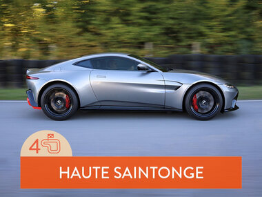 Stage de pilotage : 4 tours sur le circuit de Haute Saintonge en Aston-Martin Vantage