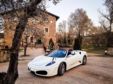 Conducción desafiante: 1 ruta por carretera en un Ferrari (14 km)