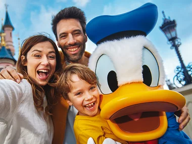 Disneyland® Paris : entrée pour 2 adultes et 1 enfant (2 parcs)