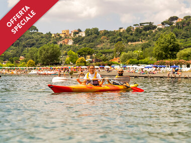 Tour in kayak nella storia romana e degustazione per 2 sul lago di Castel Gandolfo