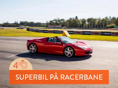 Tilbud til hende - Kør racerbil på bane: 4 omgange i Ferrari 458