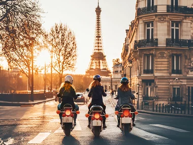 Paris autrement : excursion urbaine de 2h en scooter Yamaha Chappy