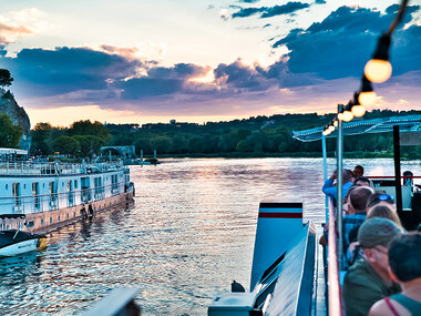 2 jours à bord d'un bateau-hôtel avec champagne au cœur d'Avignon