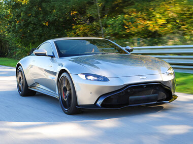Stage de pilotage : 4 à 5 tours de circuit au volant d'une Aston Martin Vantage