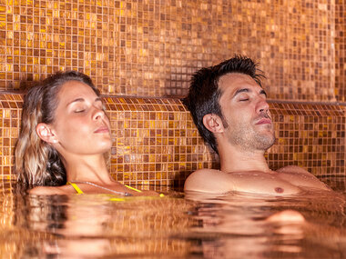 Benessere e relax a Leukerbad con 1 notte e accesso al centro termale Walliser Alpentherme