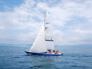 Eine Übernachtung mit der Familie auf dem Segelboot auf dem Genfer See