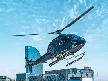 ¡Barcelona en helicóptero! 1 vuelo panorámico por la costa para 2 personas