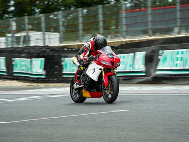 Stage de pilotage moto sur le circuit de Haute Saintonge