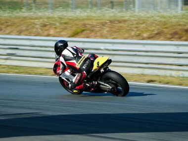 Stage de pilotage avec votre moto sur le circuit de Fontenay-le-Comte
