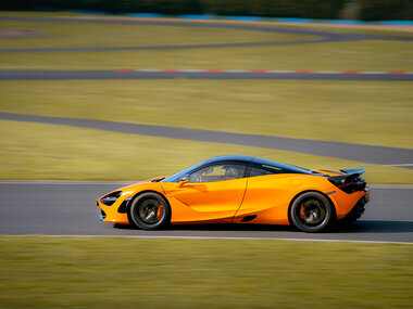 Stage de pilotage : 2 tours de circuit au volant d'une McLaren 720S