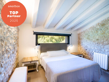 Escapada al Empordà: 1 noche con desayuno y cena en el Hotel Masía Can Clota