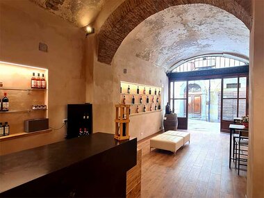 Sapori toscani a casa tua: 2 bottiglie di vino e Olio Evo con consegna a domicilio