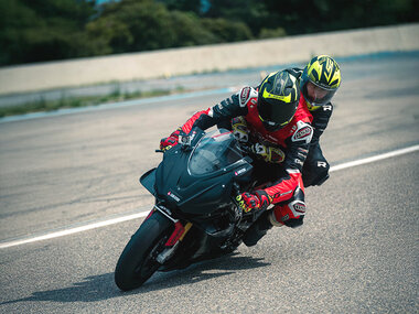 Adrénaline pure : baptême moto sur le légendaire circuit Paul Ricard