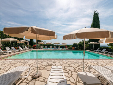 Toscana autentica per famiglie: 1 notte in casa colonica con piscine panoramiche vicino a Siena