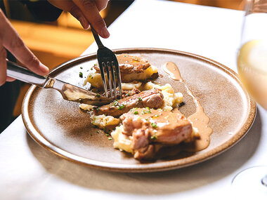 Menú para 2 en Casa Carmen: entremeses, principal, postre y bebida