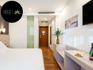 AZZ Valencia Táctica 4*: 1 noche con desayuno para 2