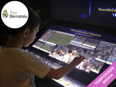 Tour del Bernabéu en familia en temporada media: museo, trofeos y vistas panorámicas inolvidables para 2 adultos y 2 niños