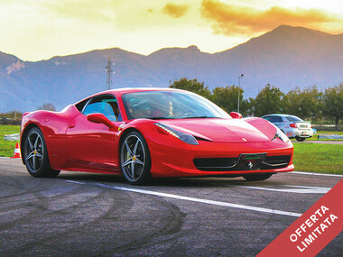 Autodromo di Arese: 3 adrenalinici giri su Ferrari 458 o Lamborghini Gallardo con video ricordo