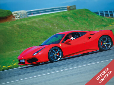 Ferrari F488 GTB e Lamborghini Huracán EVO: 2 giri carichi di adrenalina sul Circuito di Busca con video ricordo