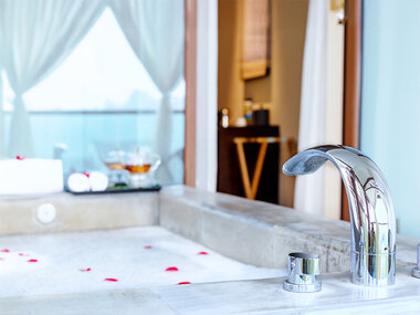 ¡Celebra el amor!: 1 noche romántica con bañera de hidromasaje en la habitación