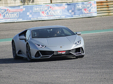 Festa del Papà a tutta velocità: 2 giri in Lamborghini Huracán EVO per Lui