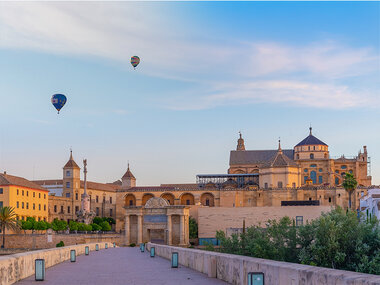 ¡Córdoba desde las alturas!: 1 vuelo en globo de 1h para 2 personas