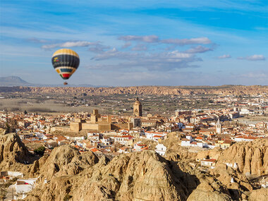 ¡Guadix desde al aire!: 1 vuelo en globo de 1h para 2 personas