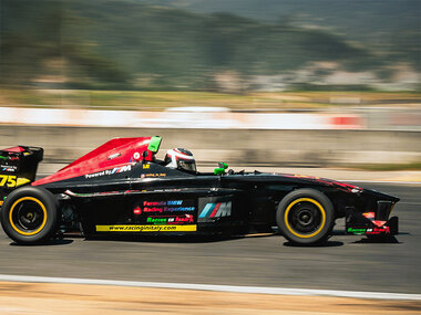 10 giri in Formula 4 con video nell'Autodromo di Varano