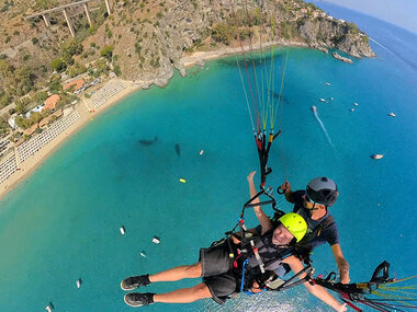 Dalla rupe al mare: parapendio biposto sulla Costa degli Dei