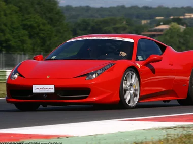 Auguri in pista: esperienze di guida per un compleanno a tutto gas