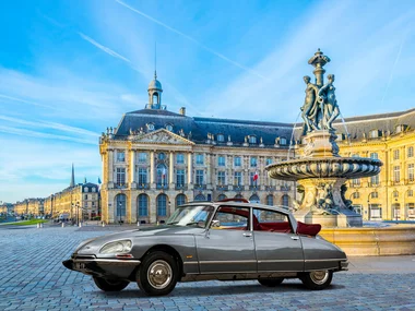 Bordeaux de nuit en DS présidentielle avec chauffeur privé (2h)
