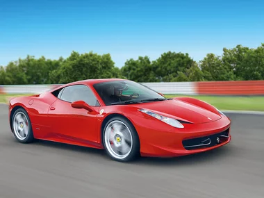 Alla guida di una Ferrari