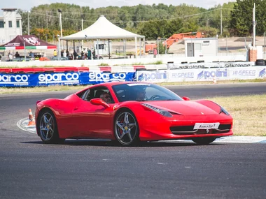 Giro in pista da copilota su una Ferrari 458 a Castelletto di Branduzzo