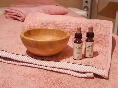 Pause bien-être d'1h30 dédiée aux fleurs de Bach avec massage et consultation personnalisée, en Provence
