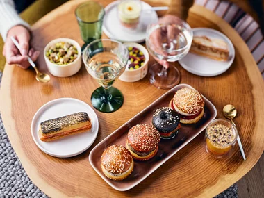 Assortiment de délices sucrés ou salés de l'univers Apéritif cocktail de la Maison Lenôtre
