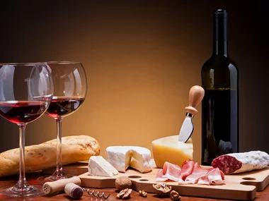 Visite gastronomique d’1 ville de France avec un guide local pour 2
