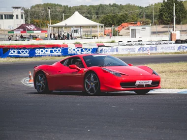 Guida Ferrari 458 sul Circuito di Castelletto di Branduzzo