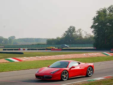 Guida Ferrari 458 sul Circuito di Castelletto di Branduzzo