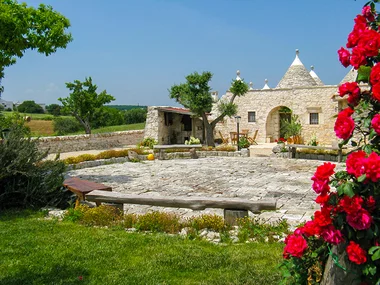 Trulli, vino e buon cibo: 2 magiche notti in Puglia con visita ai vigneti e degustazione