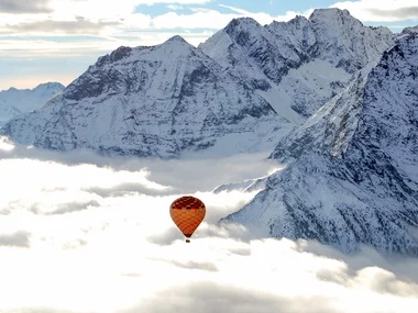 Volo in mongolfiera sopra le Alpi nella Valle d’Aosta