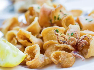 Cena in una trattoria tipica nel centro di Roma