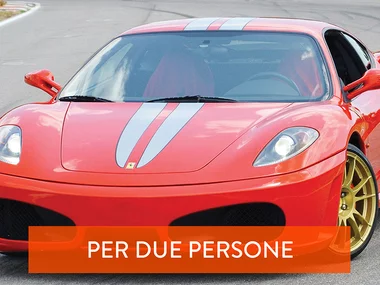 Passione adrenalina: 2 emozionanti giri su Ferrari F430 o F458 per 2 impavidi amici