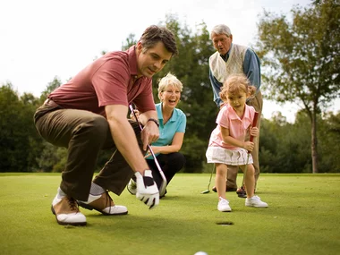 Tag mit der Familie: eine Partie Swingolf und eine Partie Footgolf für 4 Personen