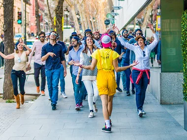 Tour urbano con auriculares sincronizados para 2 personas