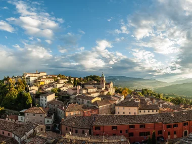 Cena e noleggio e-bike sulle Colline Riminesi in hotel 4 stelle
