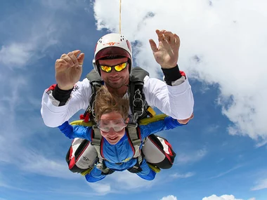 Saut en parachute en tandem avec vidéo au-dessus de Spa