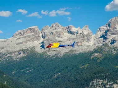 Tour di gruppo in elicottero sull'Adamello e Gruppo di Brenta in Trentino