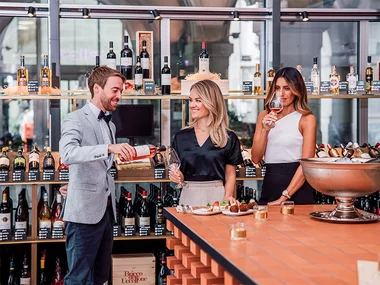 Degustazione enogastronomica in una cantina d'eccezione a Berna