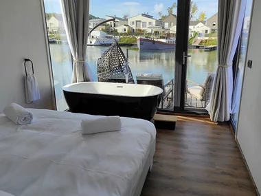 2 jours en suite flottante Balnéo avec petit-déjeuner près de Paris